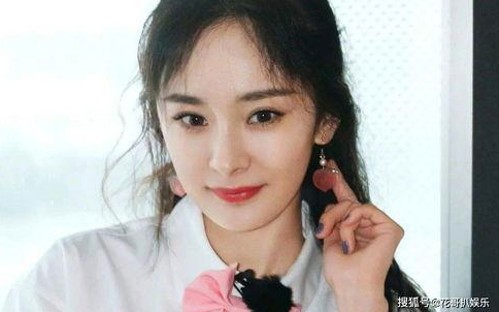 娱乐圈的面纱：从恋情曝光到丑闻风波，明星背后的真实人生