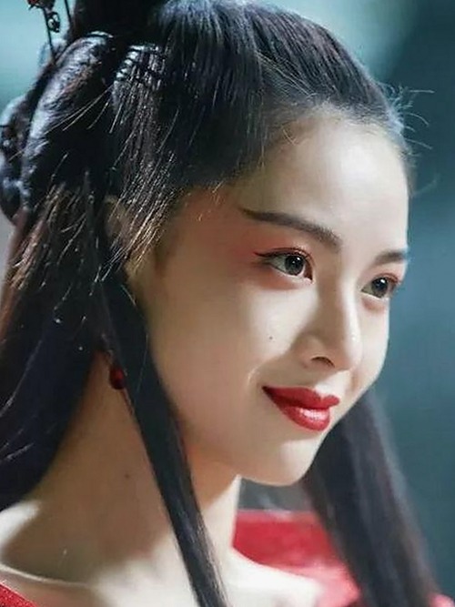 明星甜蜜合照曝光引热议，娱乐圈情侣动态再成焦点