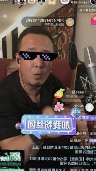 明星爱情背后的甜蜜与纷争:情人节那些不为人知的瞬间