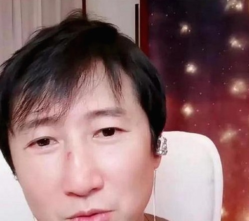 霍思燕：从娱乐圈“吃瓜女王”到幕后故事揭秘，话题不断 🔍