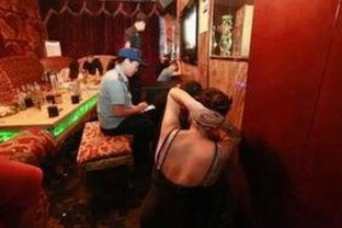 警花张津瑜“厕所门”事件：前后反差引发热议