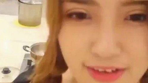 成都大学生初体验与成熟女性3P反差引发关注