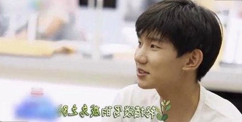 成都大学生初体验与成熟女性3P反差引发关注